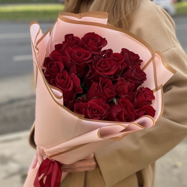 15 красных роз Эвер Ред 60 см