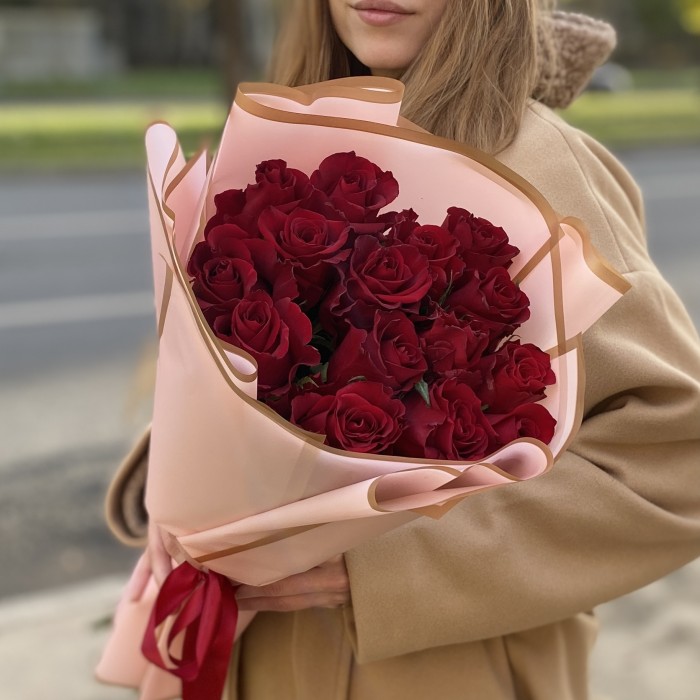 15 красных роз Эвер Ред 60 см