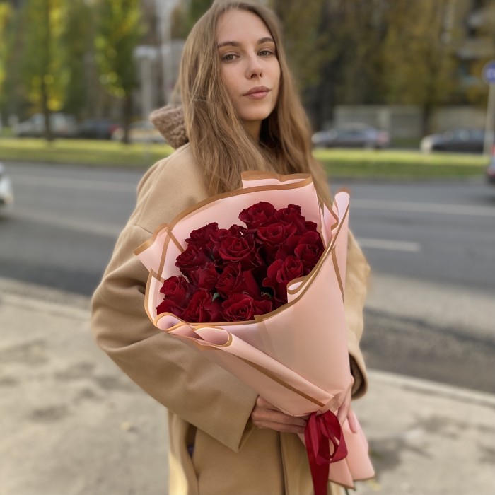 15 красных роз Эвер Ред 60 см