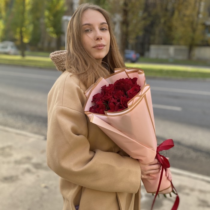15 красных роз Эвер Ред 60 см