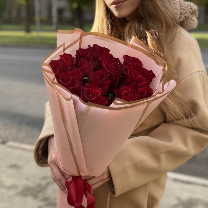 15 красных роз Эвер Ред 60 см