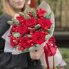 11 красных роз Наоми с нобилисом