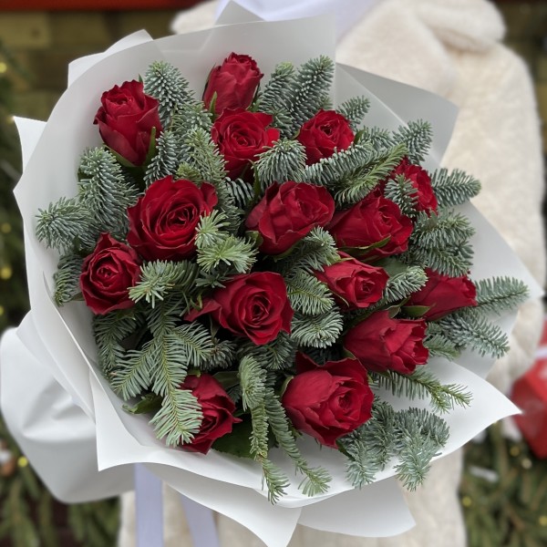 15 красных роз с нобилисом