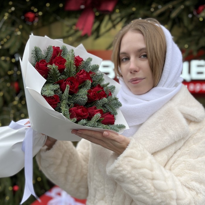 15 красных роз с нобилисом