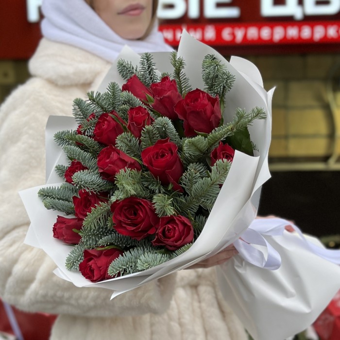 15 красных роз с нобилисом