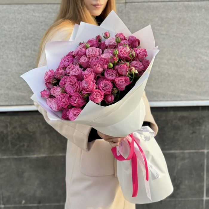 15 кустовых пионовидных роз Леди Бомбастик 50 см