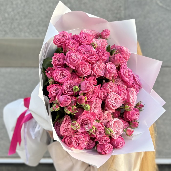 15 кустовых пионовидных роз Леди Бомбастик 60 см