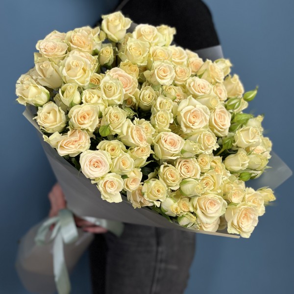 15 кустовых роз Аксана 70 см