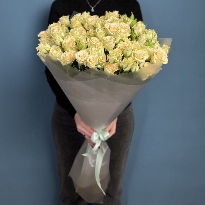 15 кустовых роз Аксана 70 см