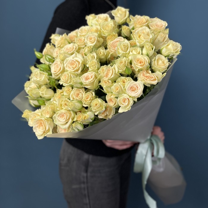 15 кустовых роз Аксана 70 см