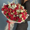 15 красных кустовых роз Рубикон 70 см с эвкалиптом