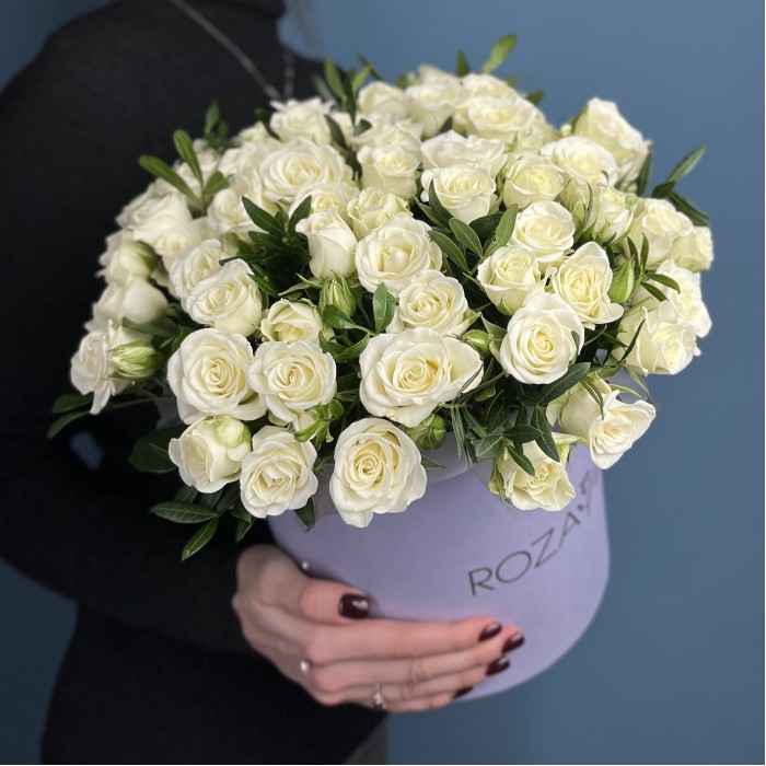 15 кустовых роз Сноуфлейк в коробке