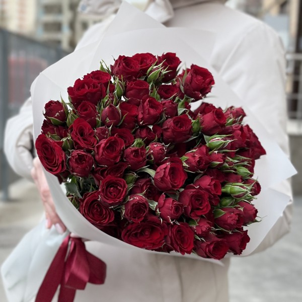 15 кустовых роз Велвет Блоссом 50 см