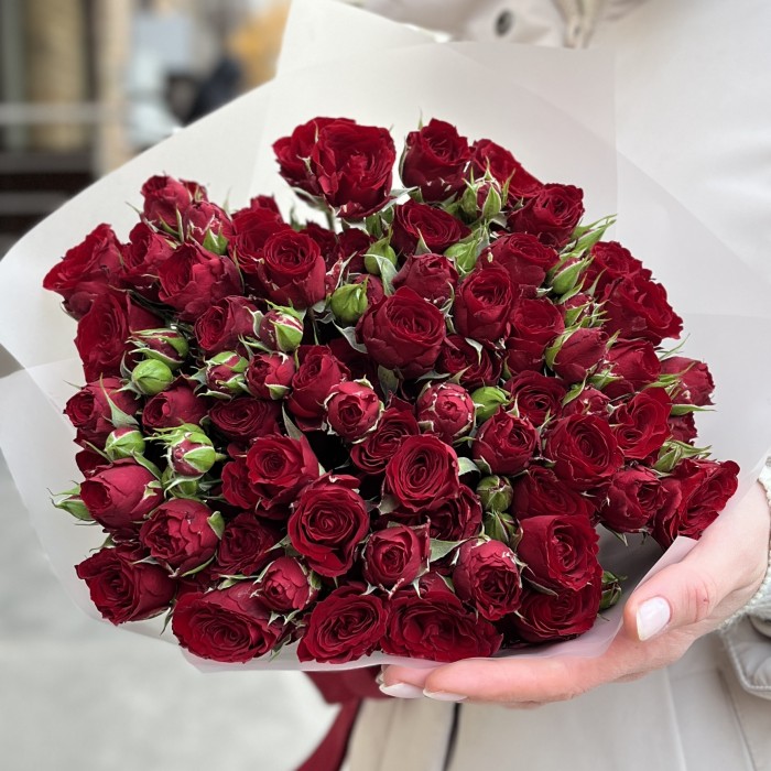 15 кустовых роз Велвет Блоссом 50 см