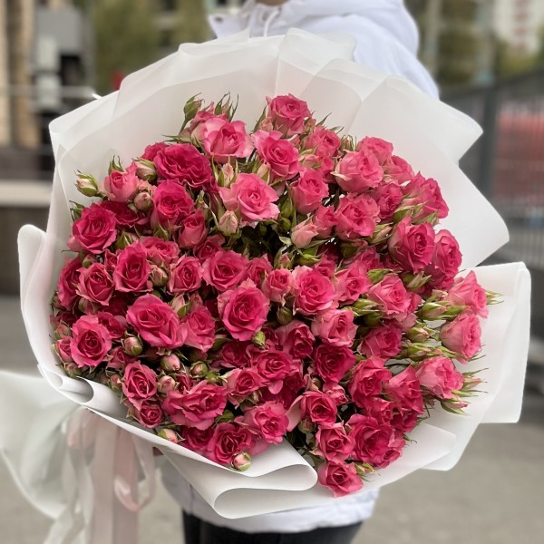 15 кустовых розовых роз Рупски 70 см