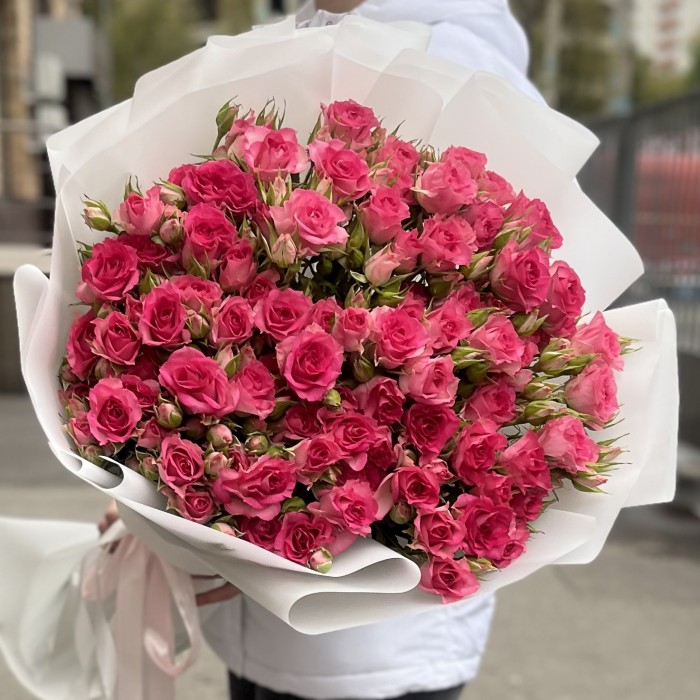 15 кустовых розовых роз Рупски 70 см