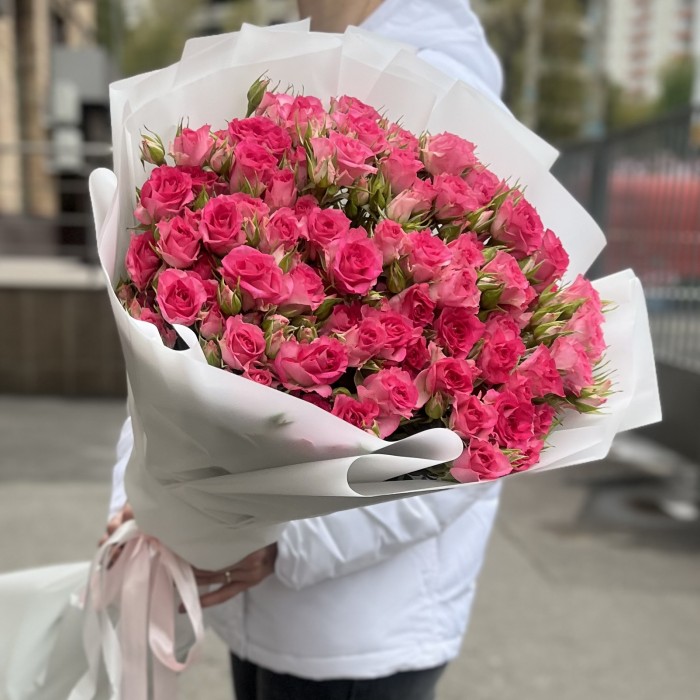 15 кустовых розовых роз Рупски 70 см