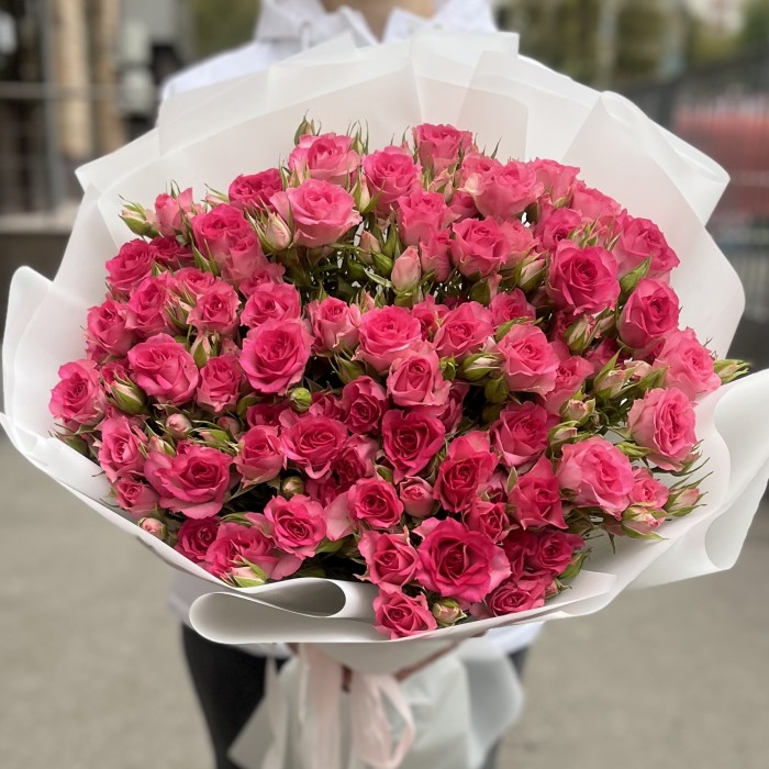 15 кустовых розовых роз Рупски 70 см