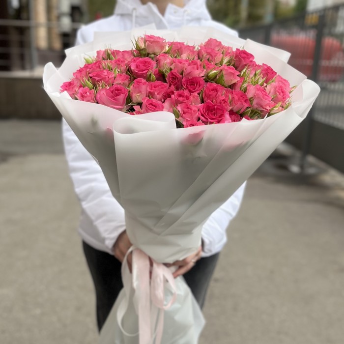 15 кустовых розовых роз Рупски 70 см