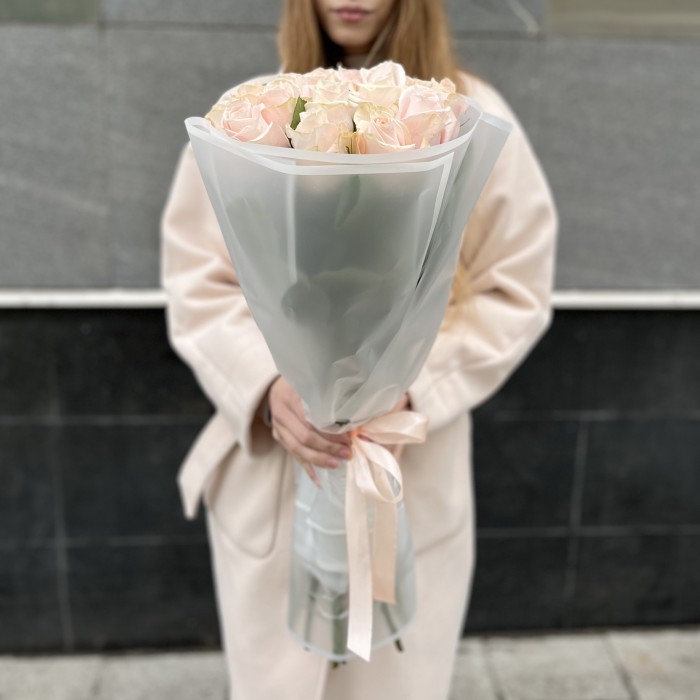 15 нежно-розовых роз Помароса