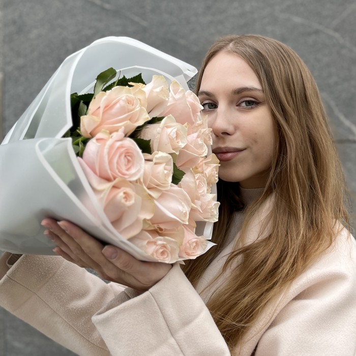 15 нежно-розовых роз Помароса