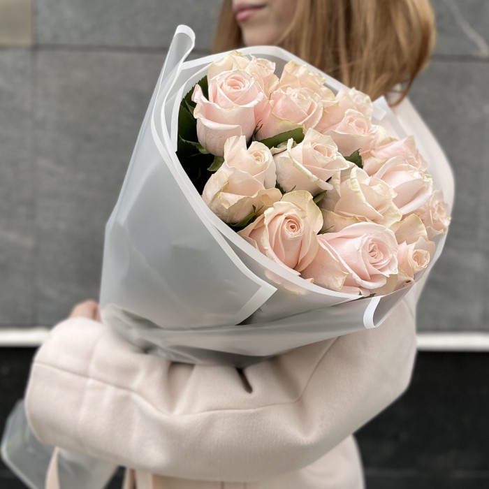 15 нежно-розовых роз Помароса