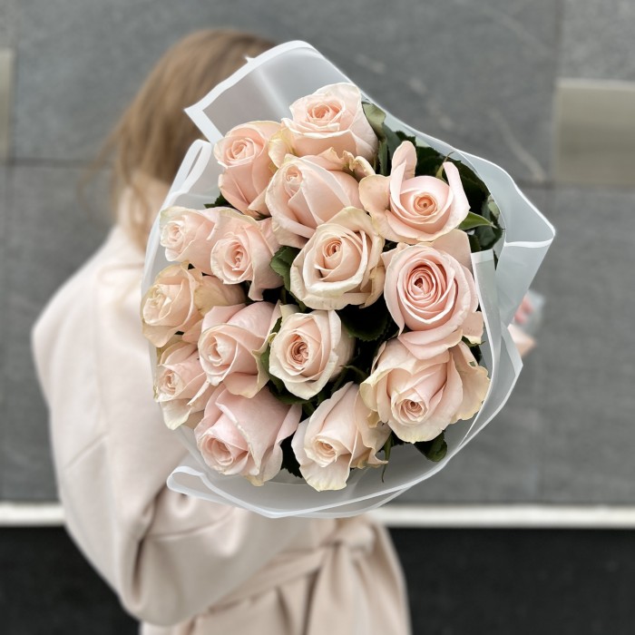 15 нежно-розовых роз Помароса