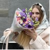 15 нежных кустовых роз с лавандовой эустомой