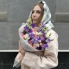 15 нежных кустовых роз с лавандовой эустомой