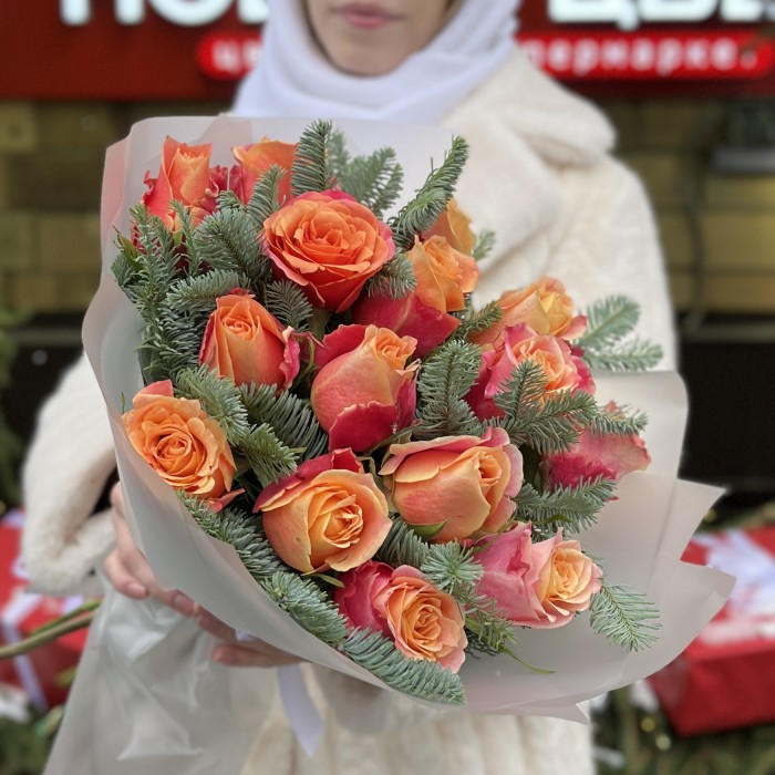 15 оранжево-красных роз с нобилисом