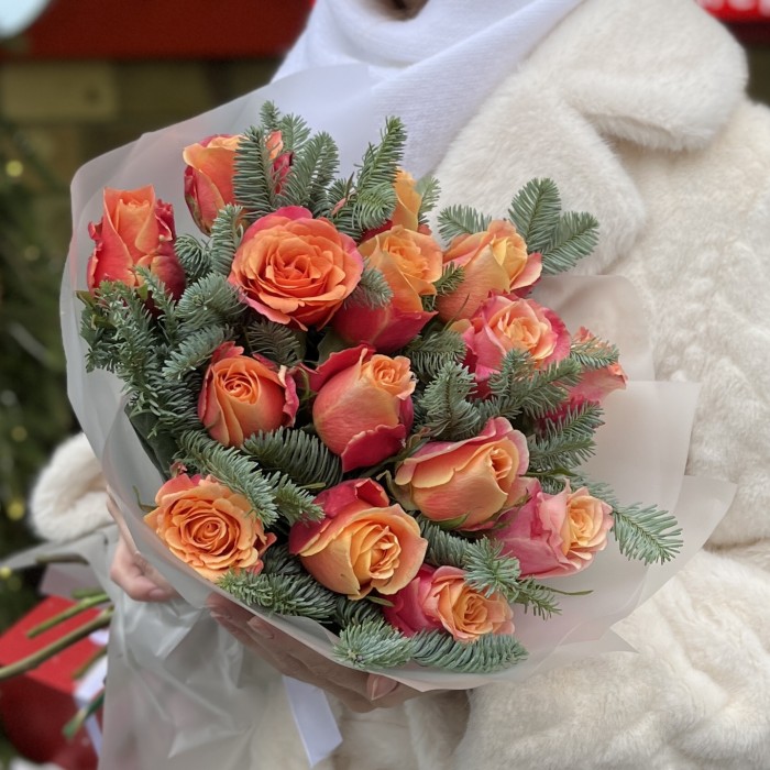 15 оранжево-красных роз с нобилисом