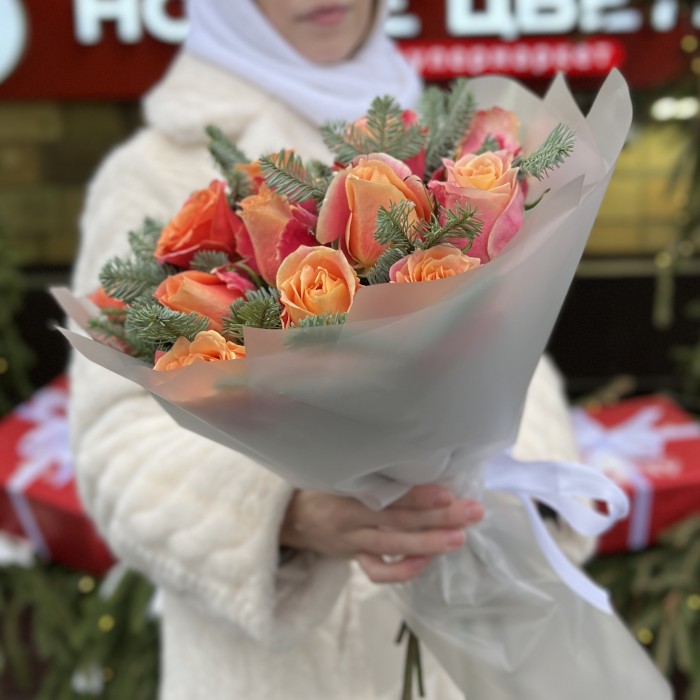 15 оранжево-красных роз с нобилисом