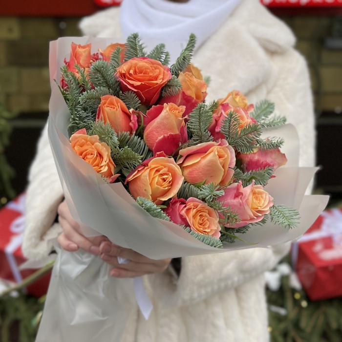 15 оранжево-красных роз с нобилисом