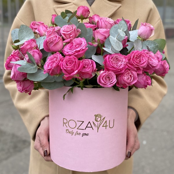 15 пионовидных кустовых роз Леди Бомбастик в коробке