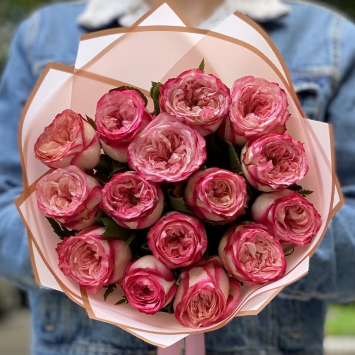 15 пионовидных роз Глендора