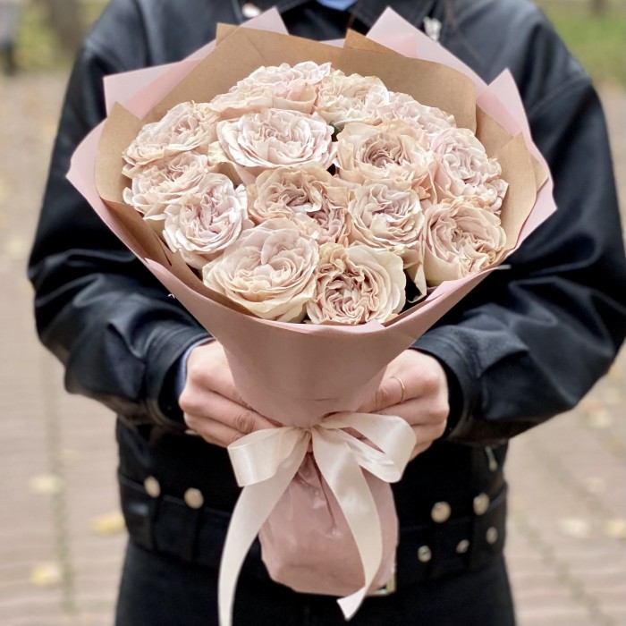 15 пионовидных роз Петра