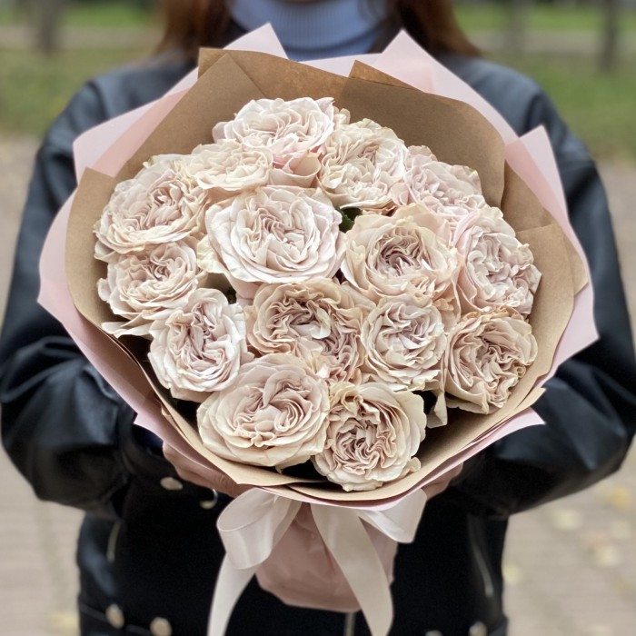 15 пионовидных роз Петра
