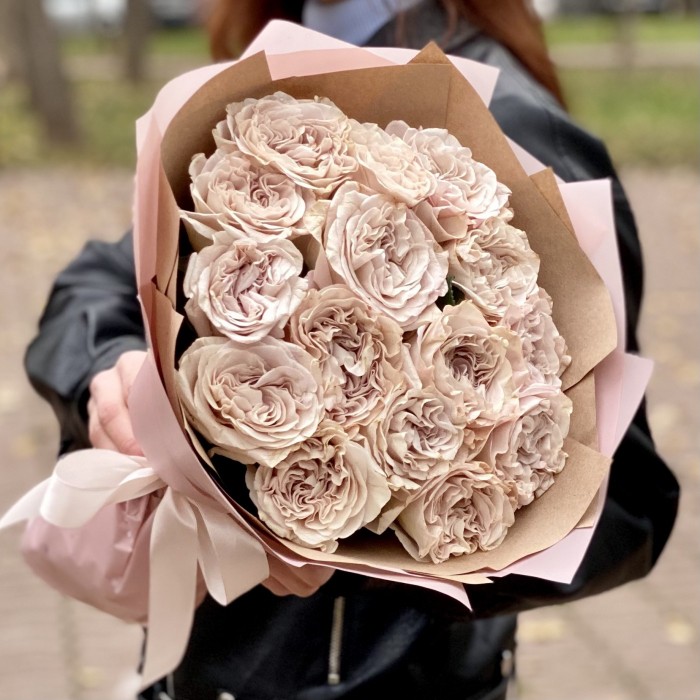 15 пионовидных роз Петра