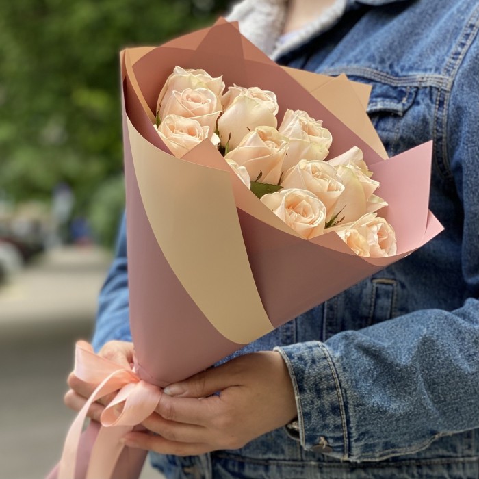 15 пионовидных роз Модести