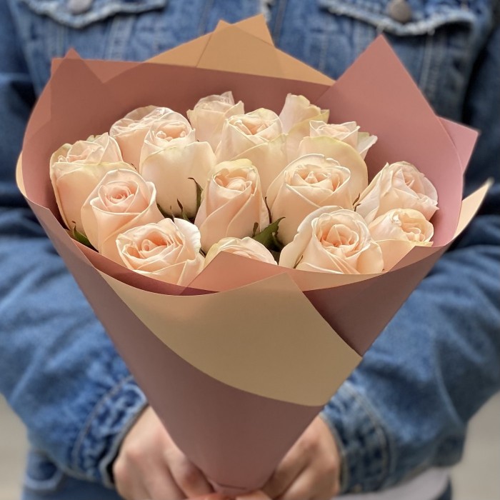 15 пионовидных роз Модести