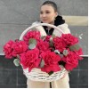 15 пышных роз Пинк Флойд с эвкалиптом в корзине