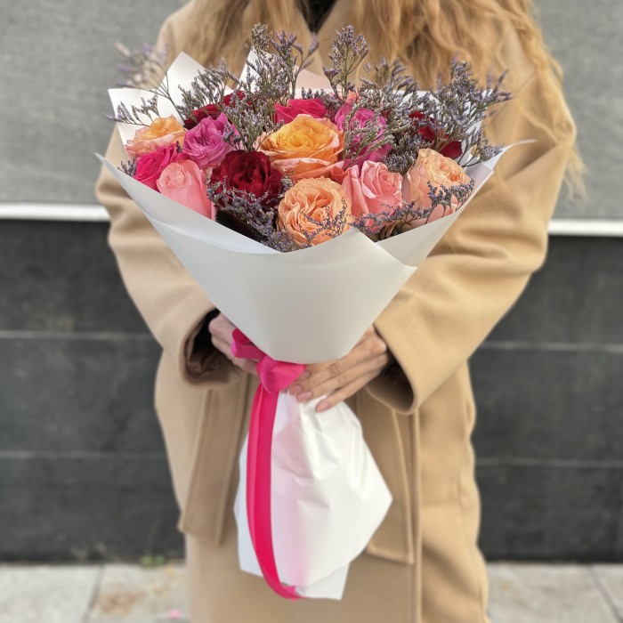 15 роз Праздничный микс с лимониумом