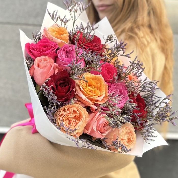 15 роз Праздничный микс с лимониумом