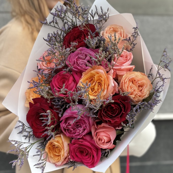 15 роз Праздничный микс с лимониумом