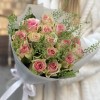 15 нежно-розовых роз Топ-гир 50 см с гринбелом
