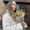 15 нежно-розовых роз Топ-гир 50 см с гринбелом