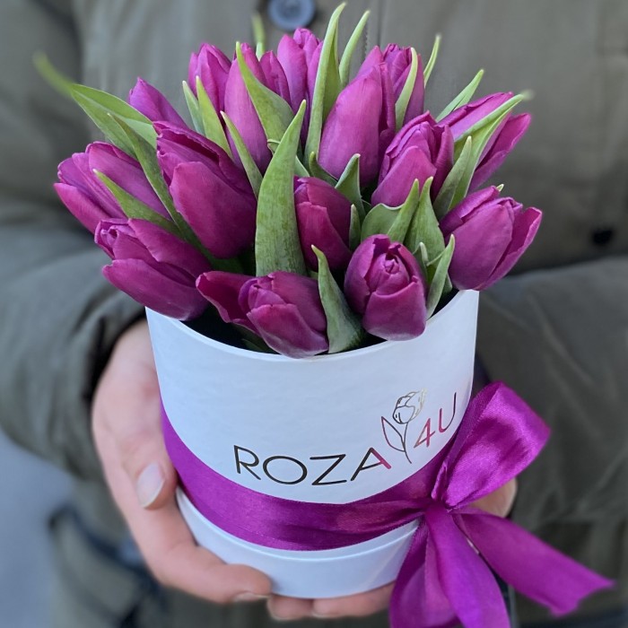 15 фиолетовых тюльпанов в коробке