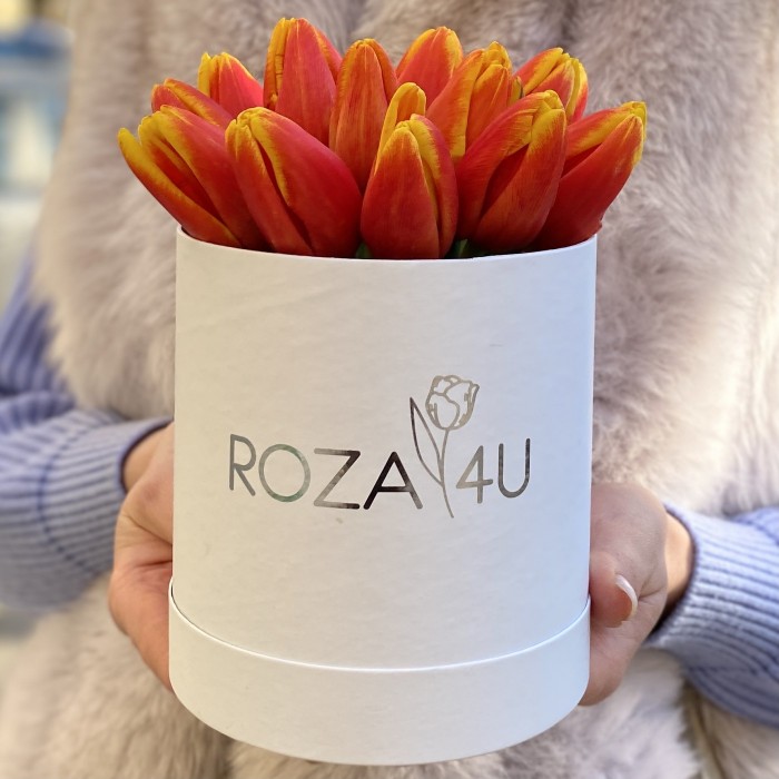 15 красно-желтых тюльпанов в коробке