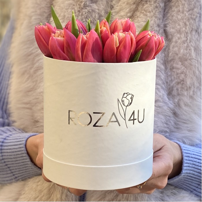 15 пионовидных тюльпанов в коробке
