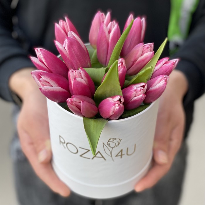 15 розово-белых тюльпанов в коробке